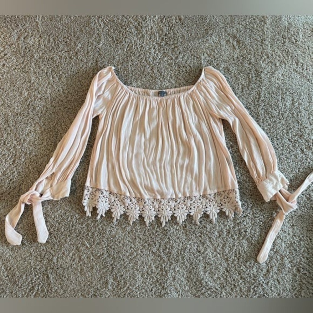 Gauze shirt, off the shoulder -‎ Never worn
